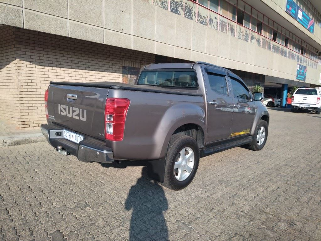 Used Isuzu KB 300D-Teq Double Cab LX Auto for sale in Johannesburg CBD